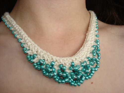 knits-scallop-edged-necklace-teal